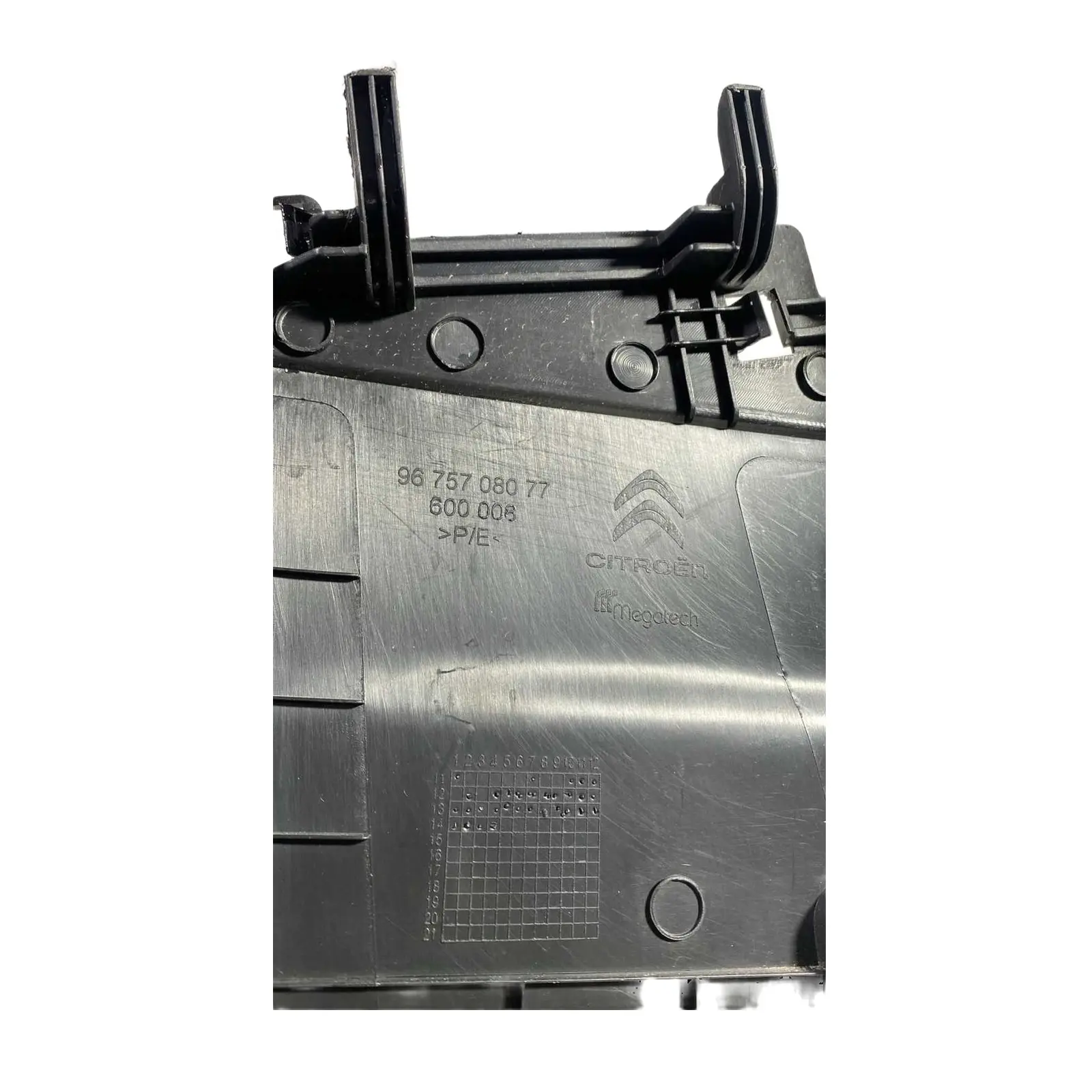 Moldura Coluna Inferior Direita Citroen C3 2019 9675708077 — imagem 2