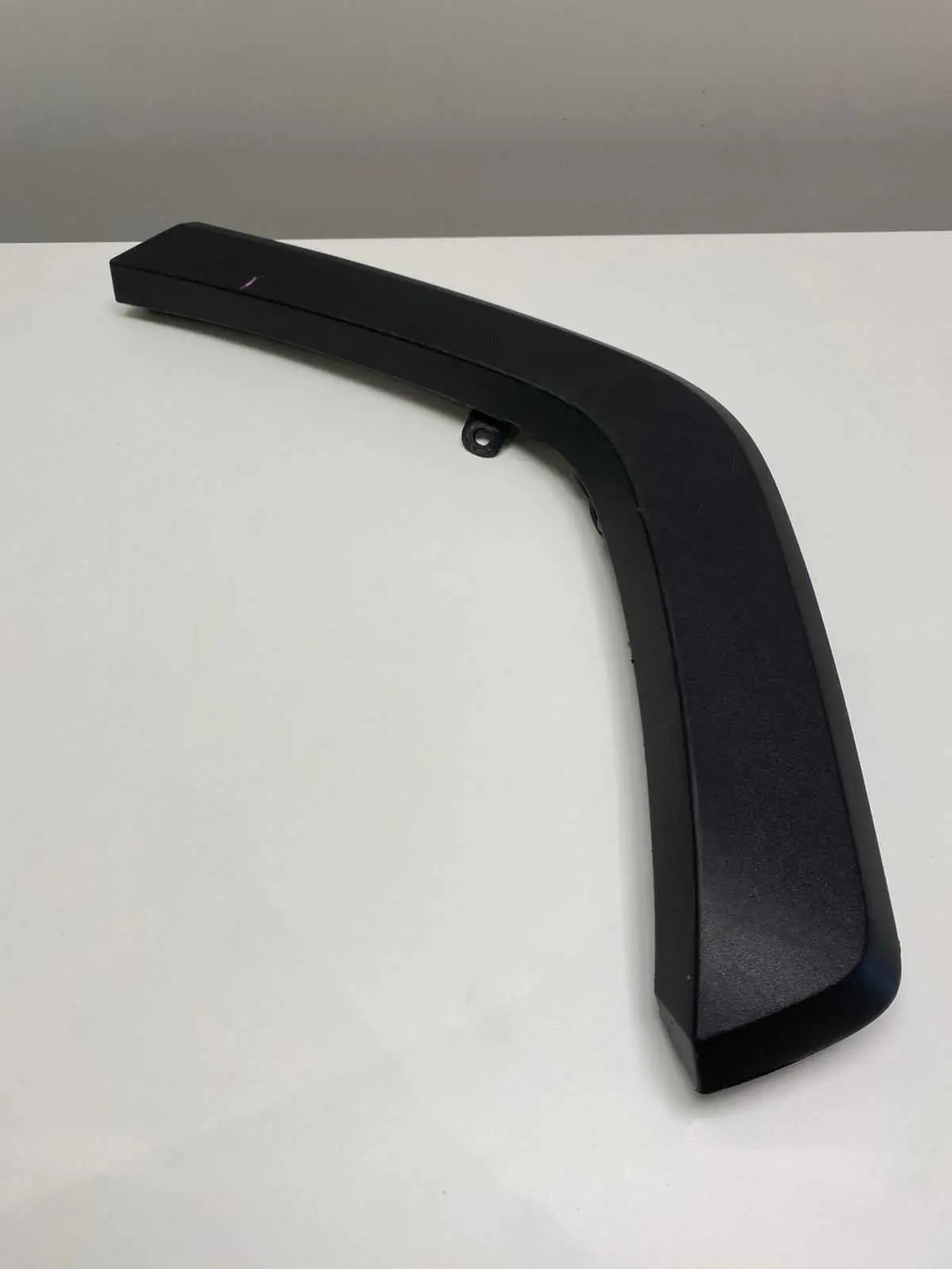 MOLDURA CAIXA RODA TRASEIRA LADO ESQUERDO RAV4 2022 HYBRID