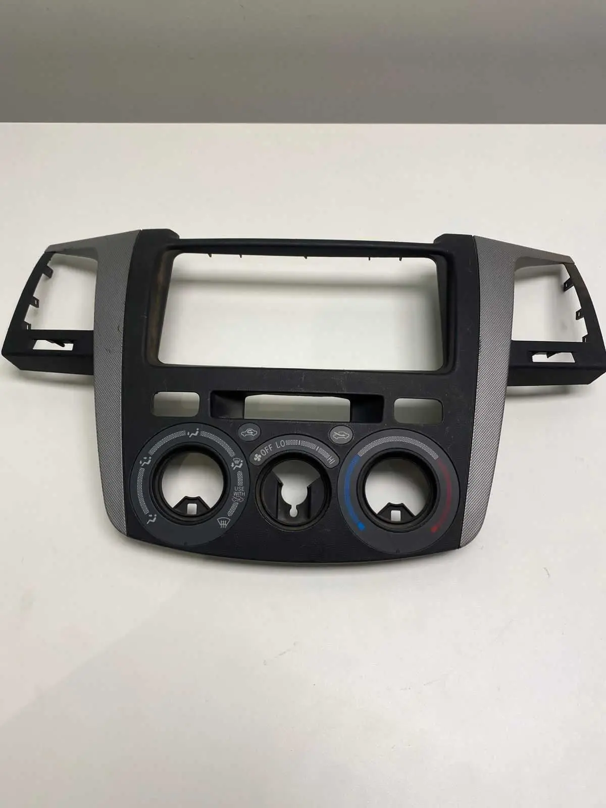 Moldura Comando Ar Hilux 2005... 2009 2010 2011 554200k010