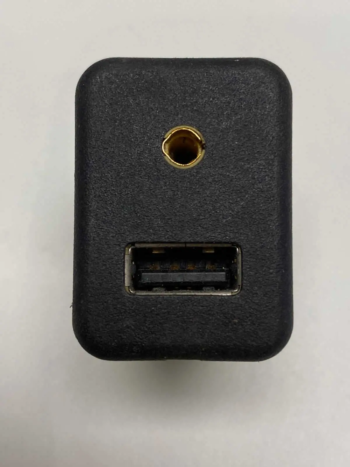 Porta Conector Usb Auxiliar Prisma 2015 2016 95224941