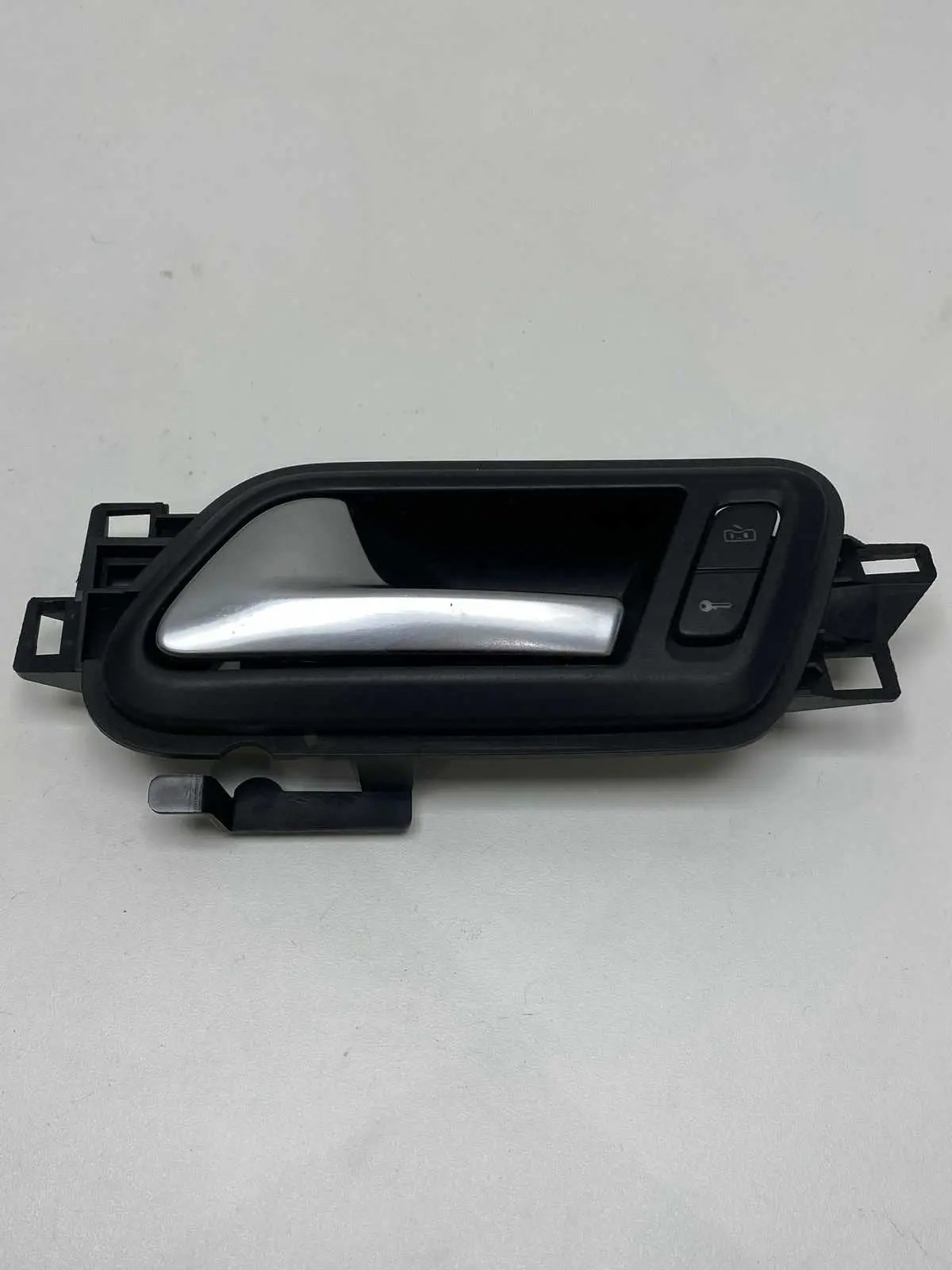 Maçaneta Interna Dianteira Esq Amarok 2013 2014 2015 2016