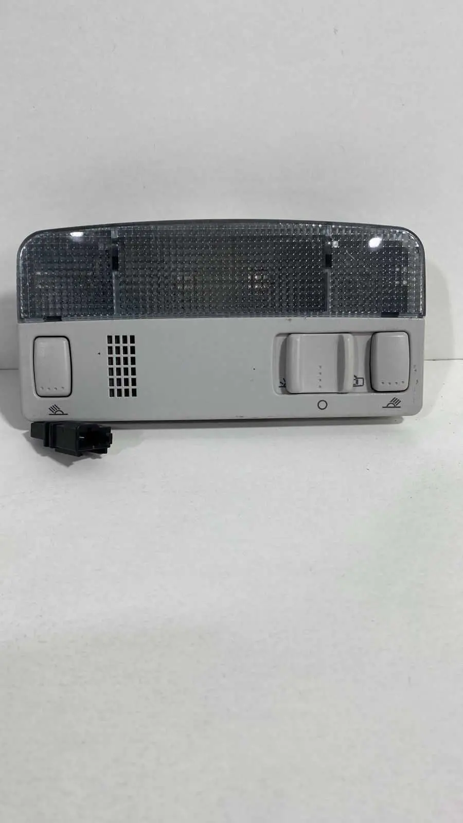 Luz Teto Cortesia Vw Amarok V6 3.0 2022 2023 3b0947105