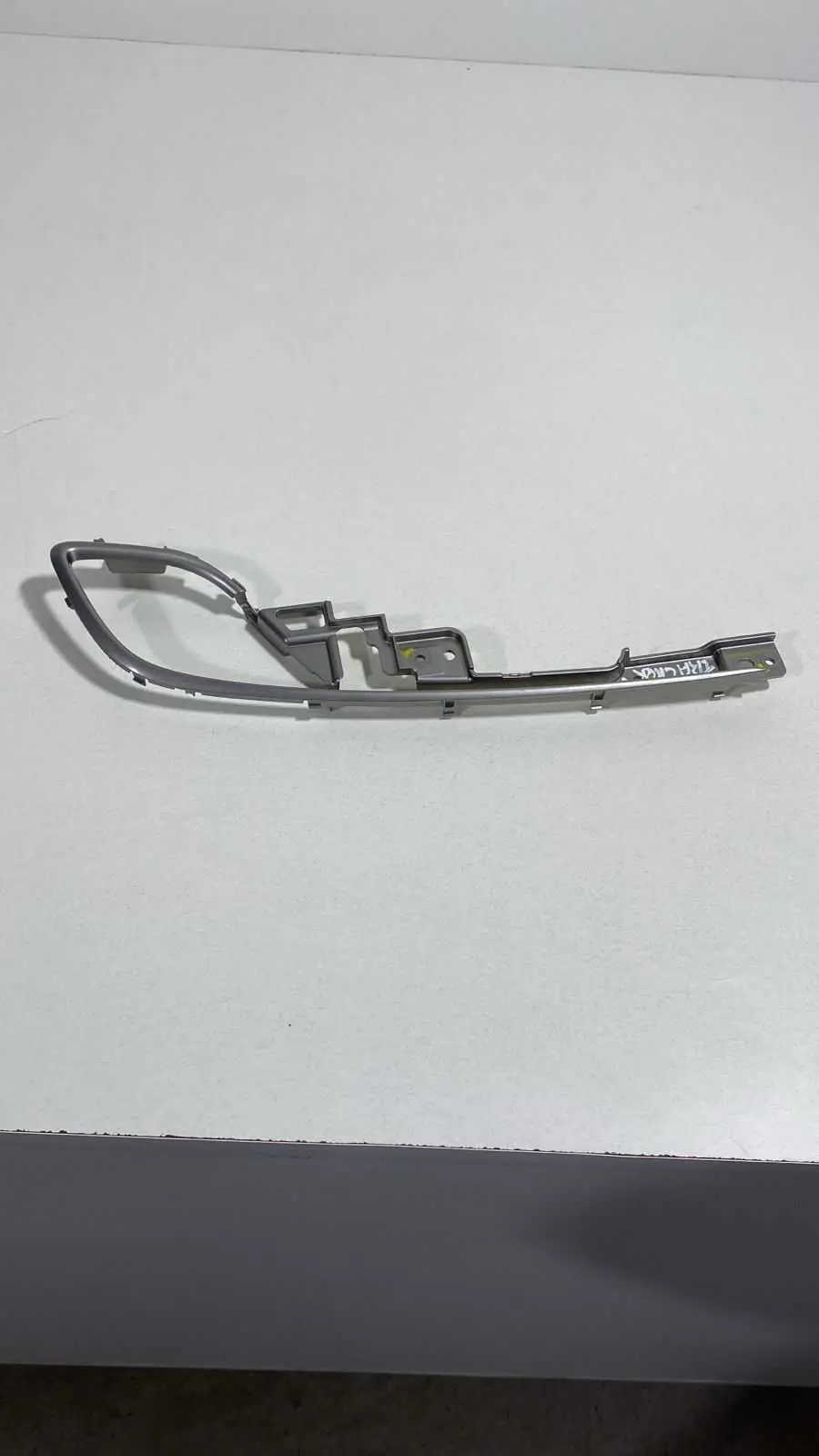 Acabamento Difusor Ar Lado Direito Tracker 16 B6682 42348614