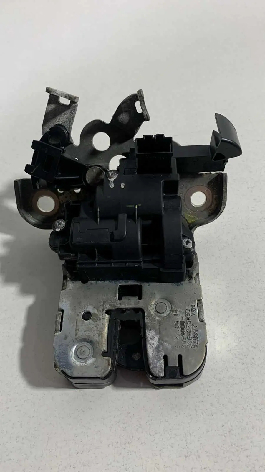 Fechadura Tampa Traseira Volkswagen Jetta Tsi 2012