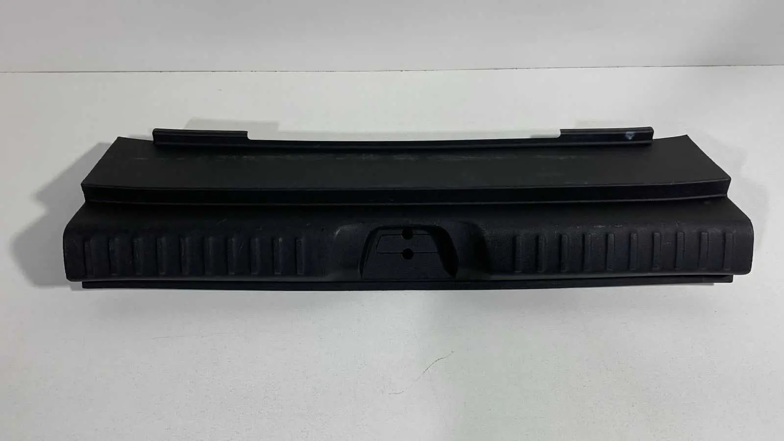 Soleira Porta Malas Chevrolet Tracker Turbo 2020 2024