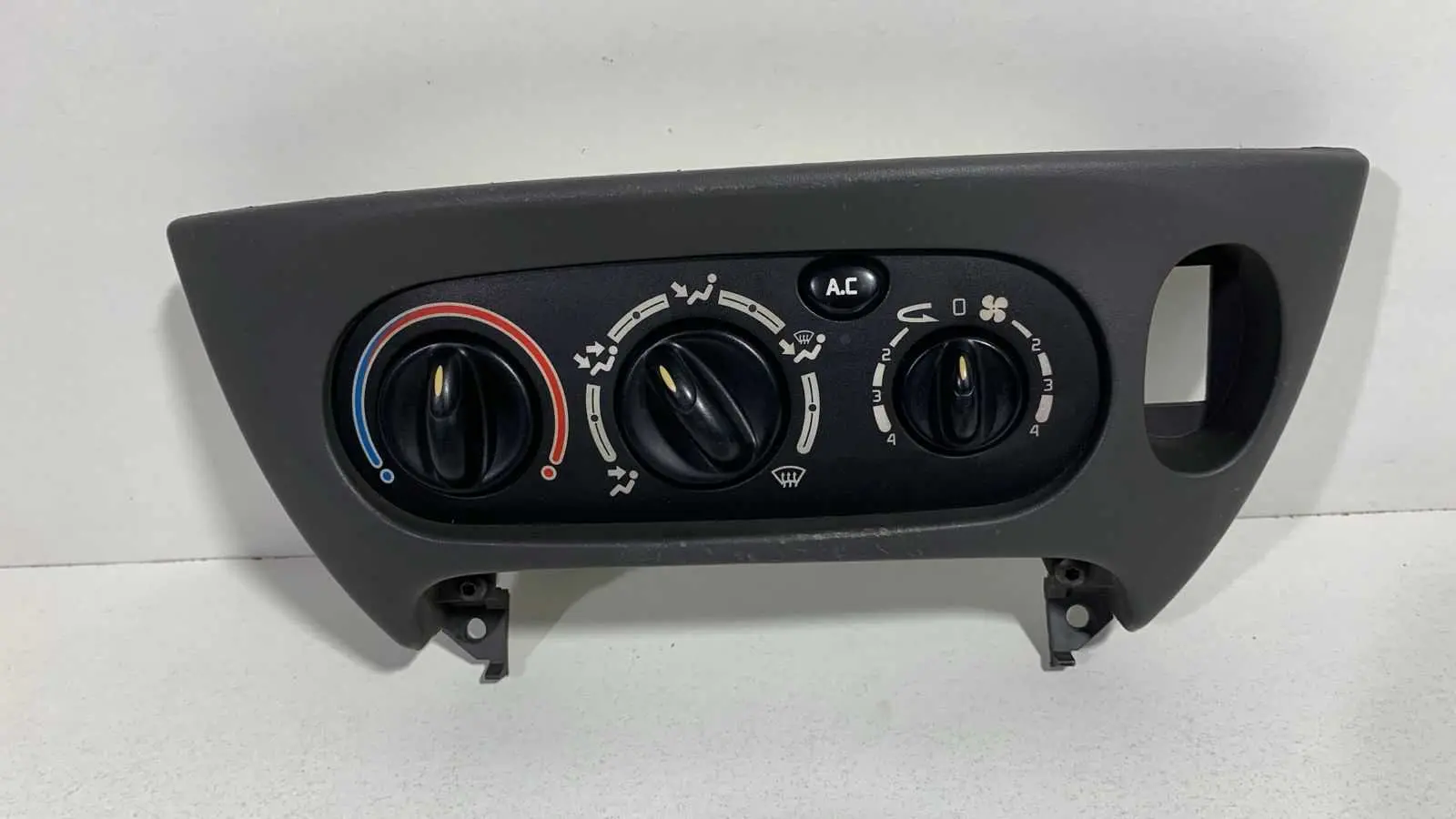 COMANDO AR CONDICIONADO RENAULT SCENIC 2008 ORIGINAL USADO