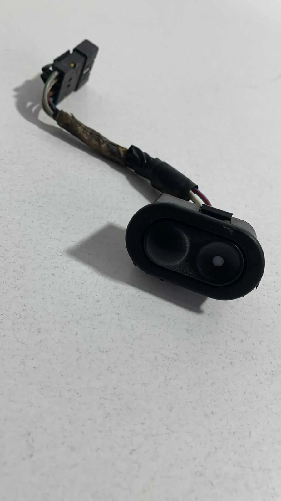 BOTÃO VIDRO ELETRICO TRASEIRO DIREITO GM VECTRA 1997 USADO