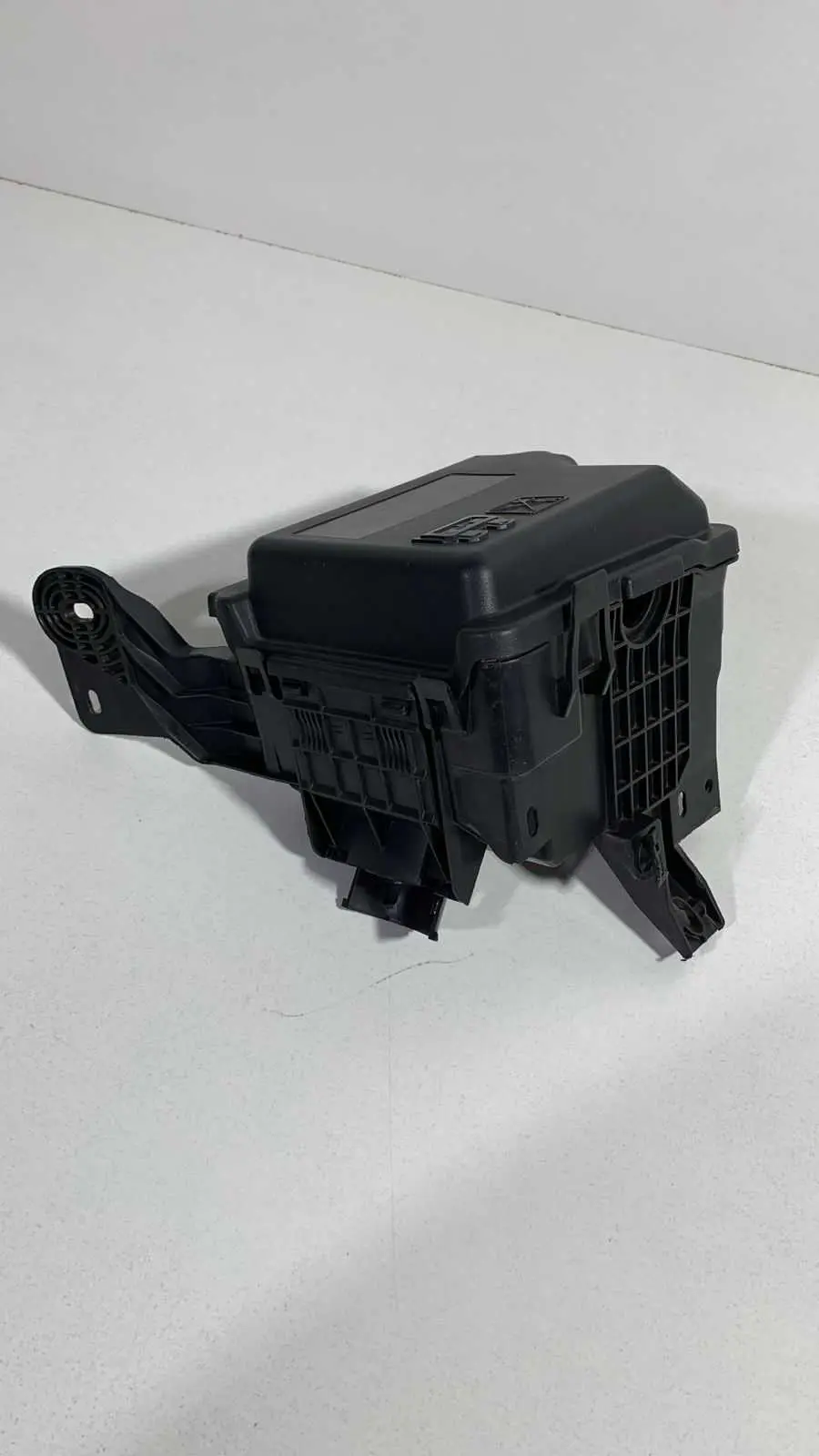 Suporte Caixa Fusivel TAMPA Peugeot 208 2018 USADO ORIGINAL