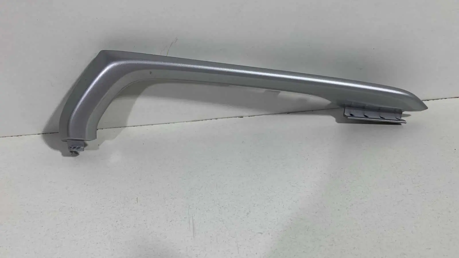FRISO DIFUSOR DE AR DIREITO CHEVROLET TRACKER 2022 USADO