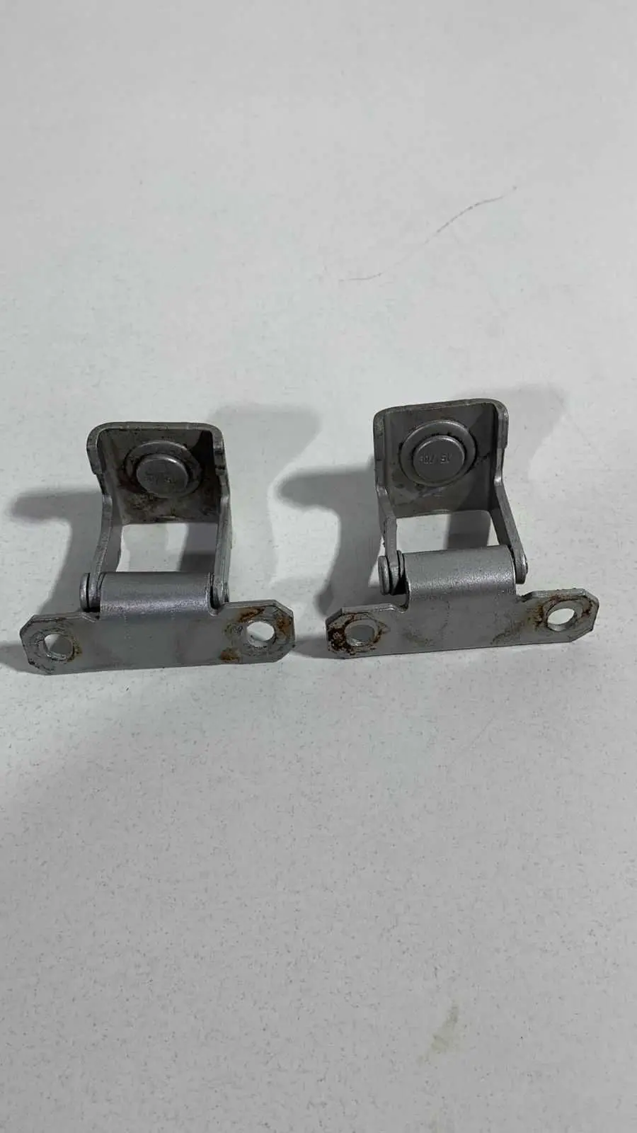 PAR DOBRADIÇA TAMPA TRASEIRA RENAULT SANDERO 2008 2014 USADO