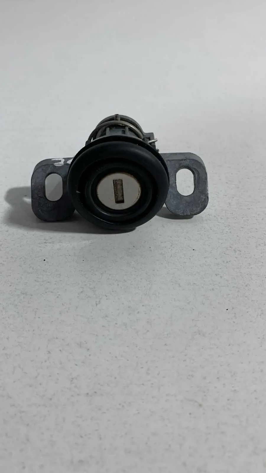 CILINDRO TAMPA TRASEIRA PORTA MALAS VW SPACEFOX 2012 USADO