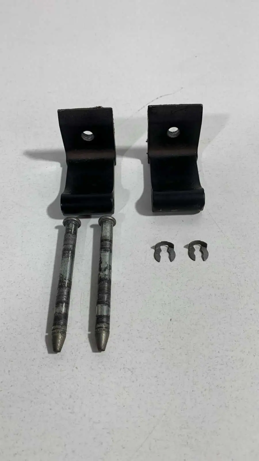 PAR DOBRADIÇAS TAMPA TRASEIRA GM MERIVA 2003 2012 USADO