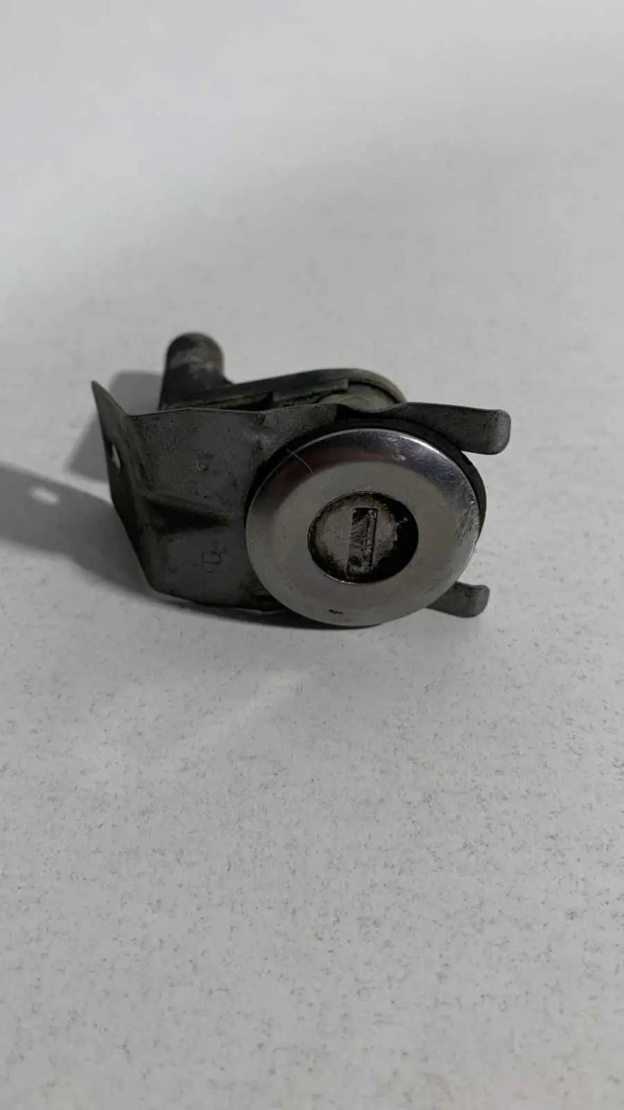 CILINDRO PORTA DIANTEIRA ESQUERDA RENAULT DUSTER 2019 USADO