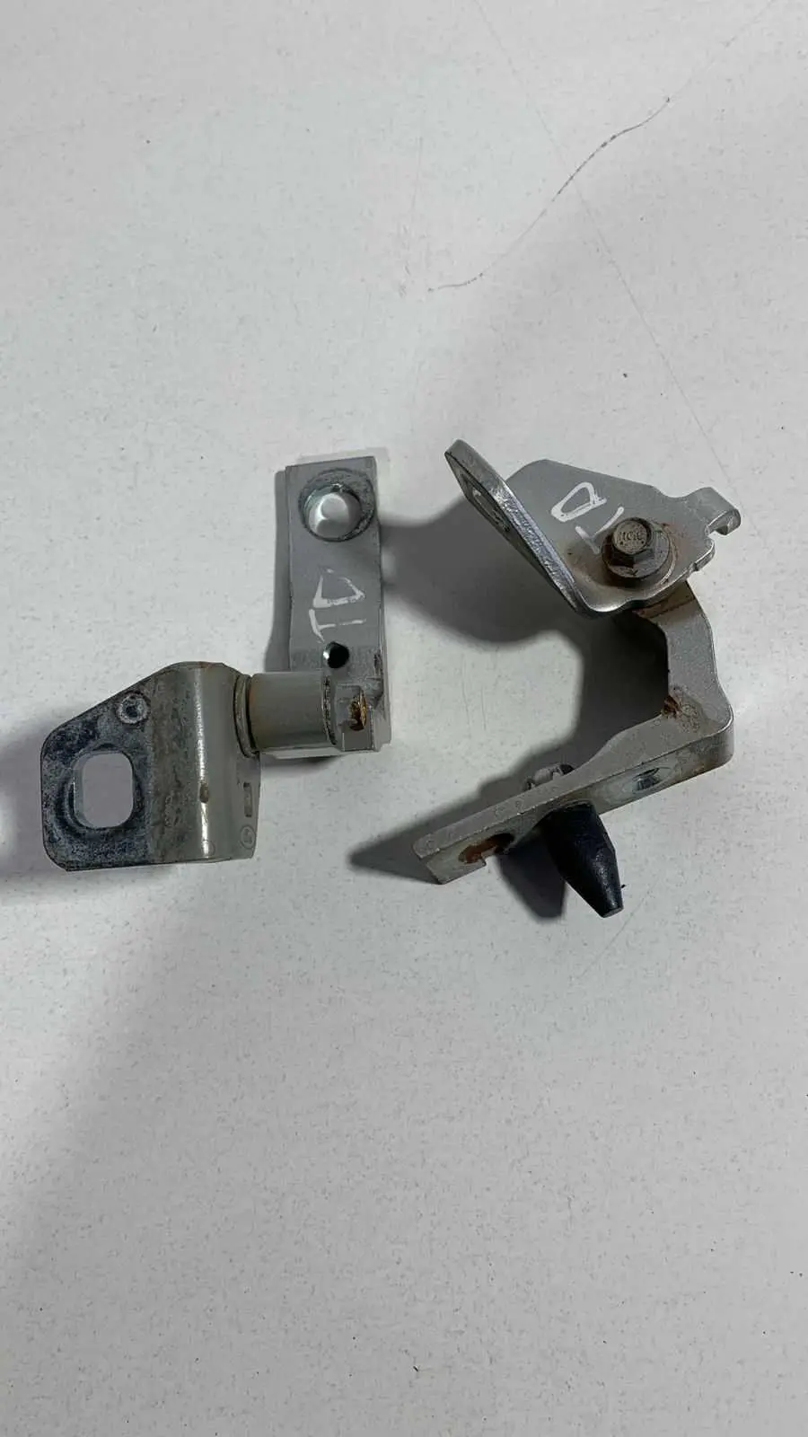 DOBRADIÇA PORTA TRASEIRA DIREITA FOCUS 2015 USADO ORIGINAL