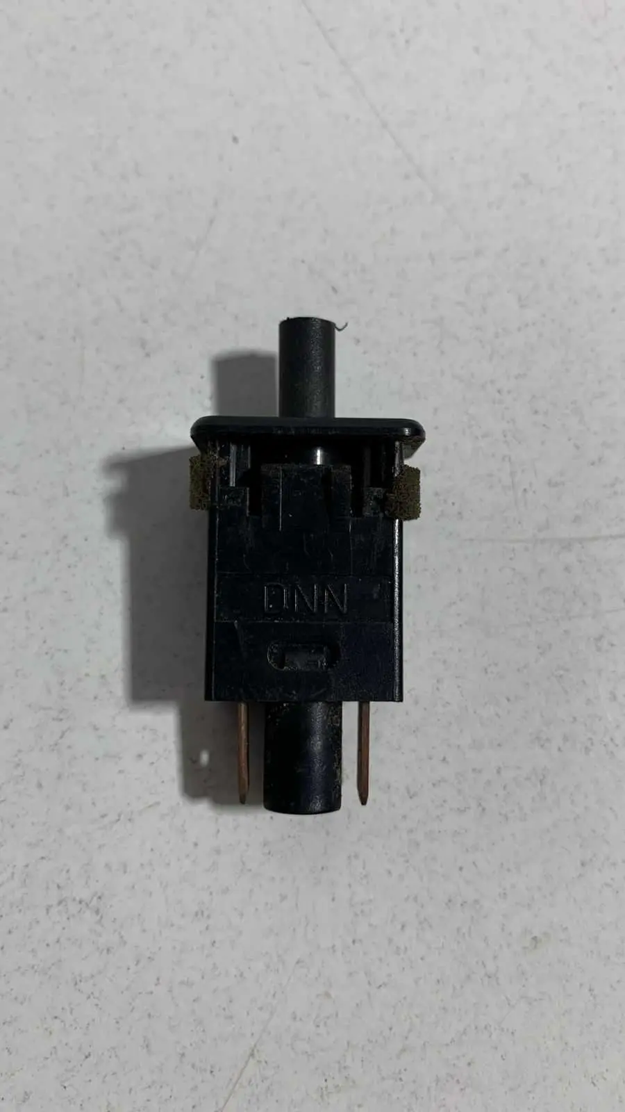 INTERRUPTOR BOTAO LUZ PORTA LUVAS GM OPALA OMEGA KADETT