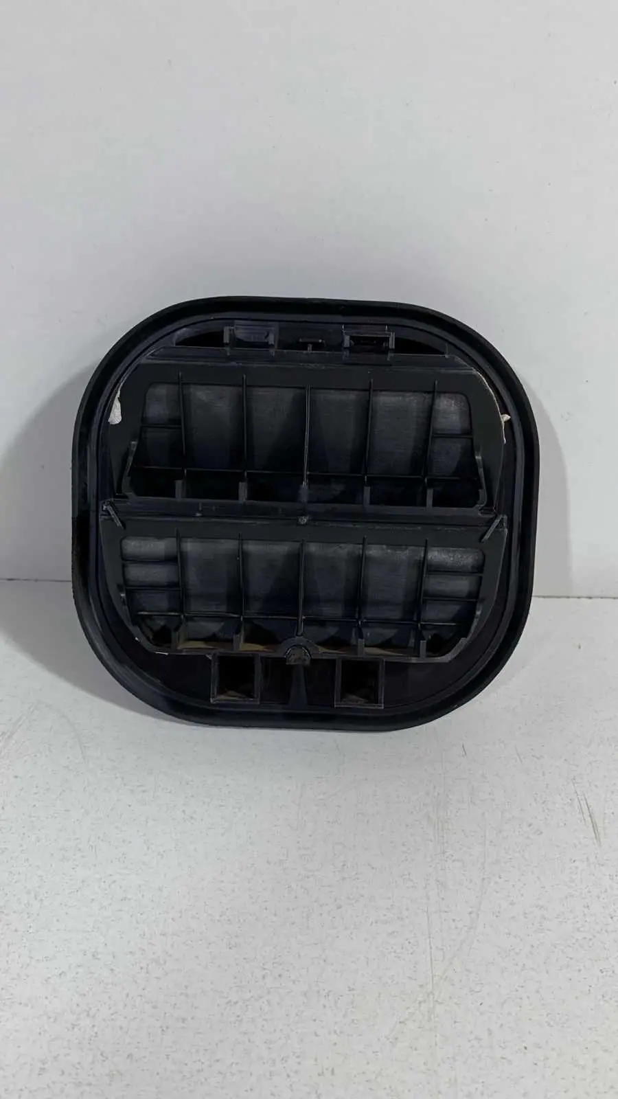 TAPA PÓ TRASEIRO CHEVROLET ONIX 2018 USADO ORIGINAL