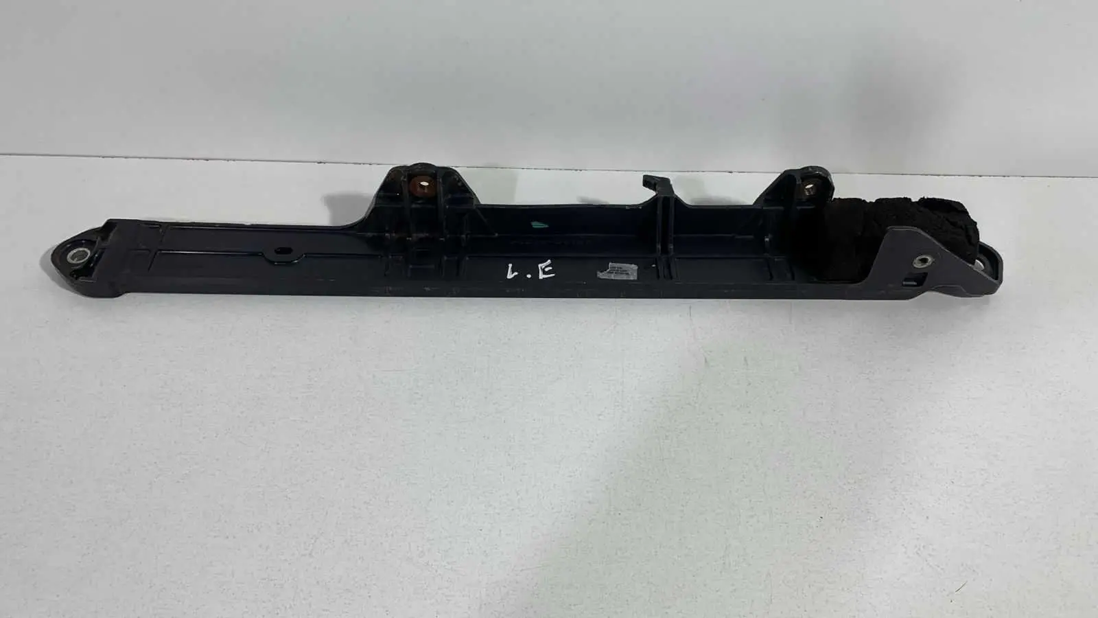 SUPORTE RADIADOR LADO ESQUERDO HILUX SW4 2005 A 2014 USADO