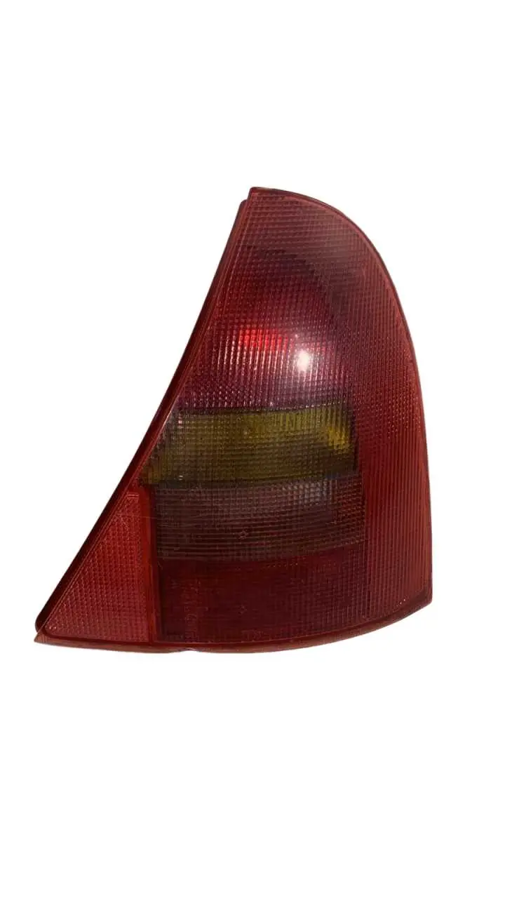 LANTERNA LADO DIREITO RENAULT Clio HATCH 2002 1.0 C DETALHE