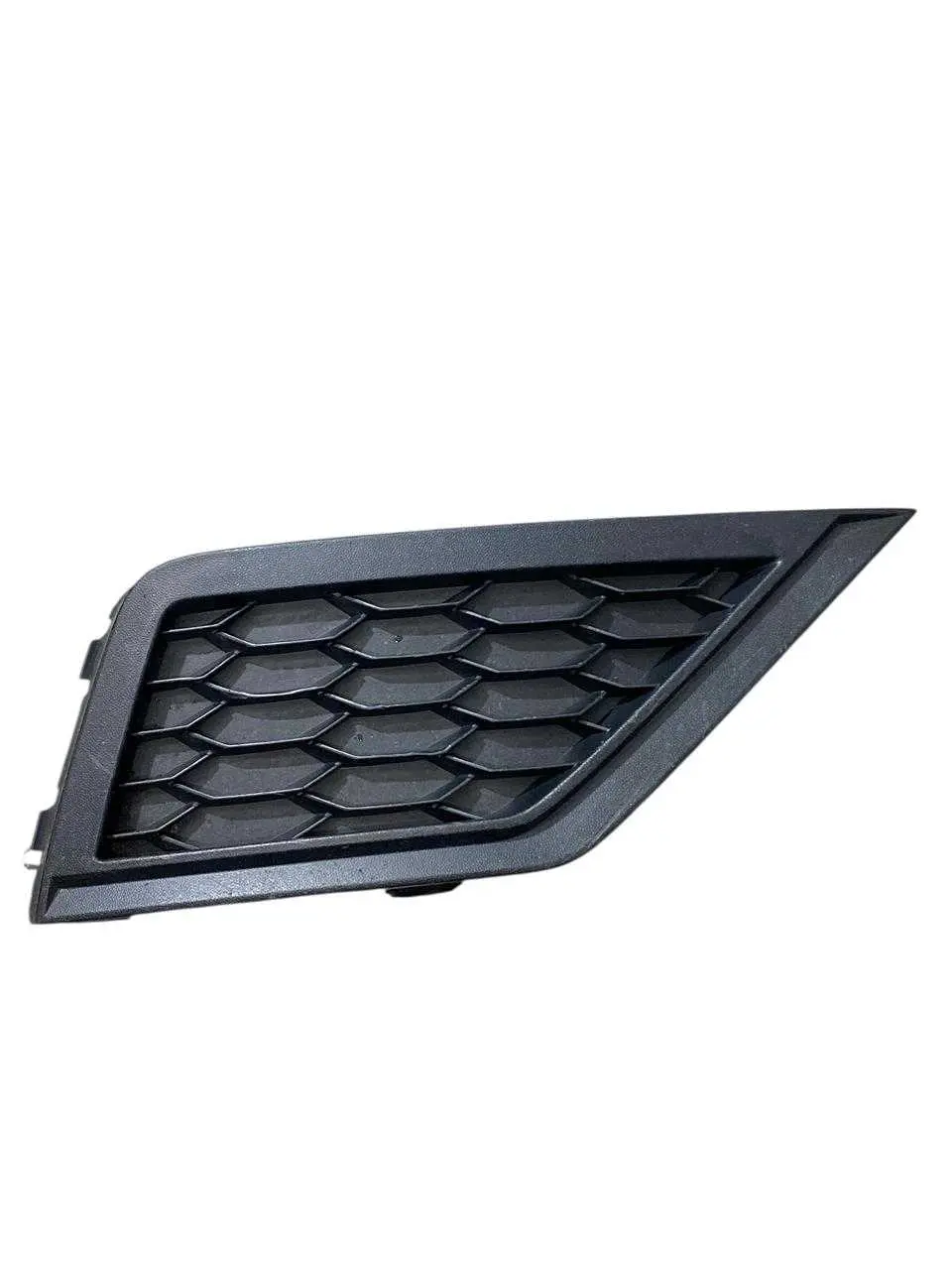 Moldura farol milha Volkswagen Saveiro 2023