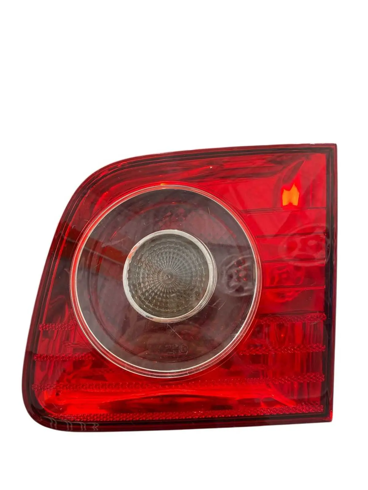 Lanterna Tampa Traseira Direita VW Polo Sedan 2007 detalhe