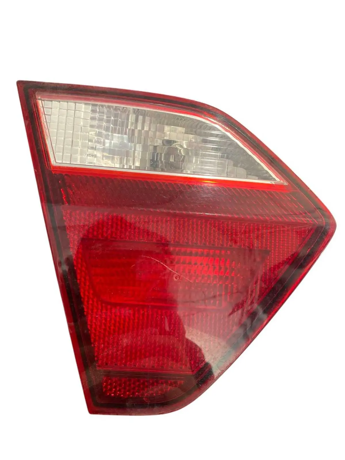 Lanterna Tampa Traseira Esquerda Volkswagen Voyage 1.6 2016
